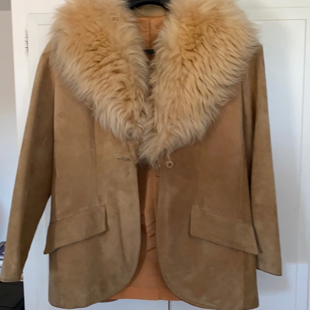 Women’s Suede jacket and Genuine Fox fur collar
Vintage Classic
